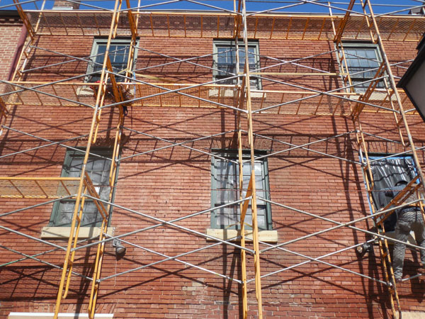 Scaffolding a commercial building for tuck pointing Alexandria, Virginia