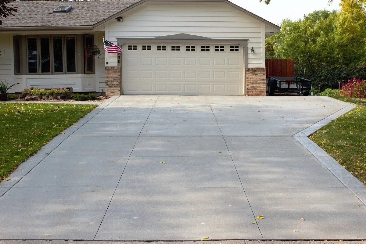 NewDrivewayInstallationwithConcreteimage 1920w
